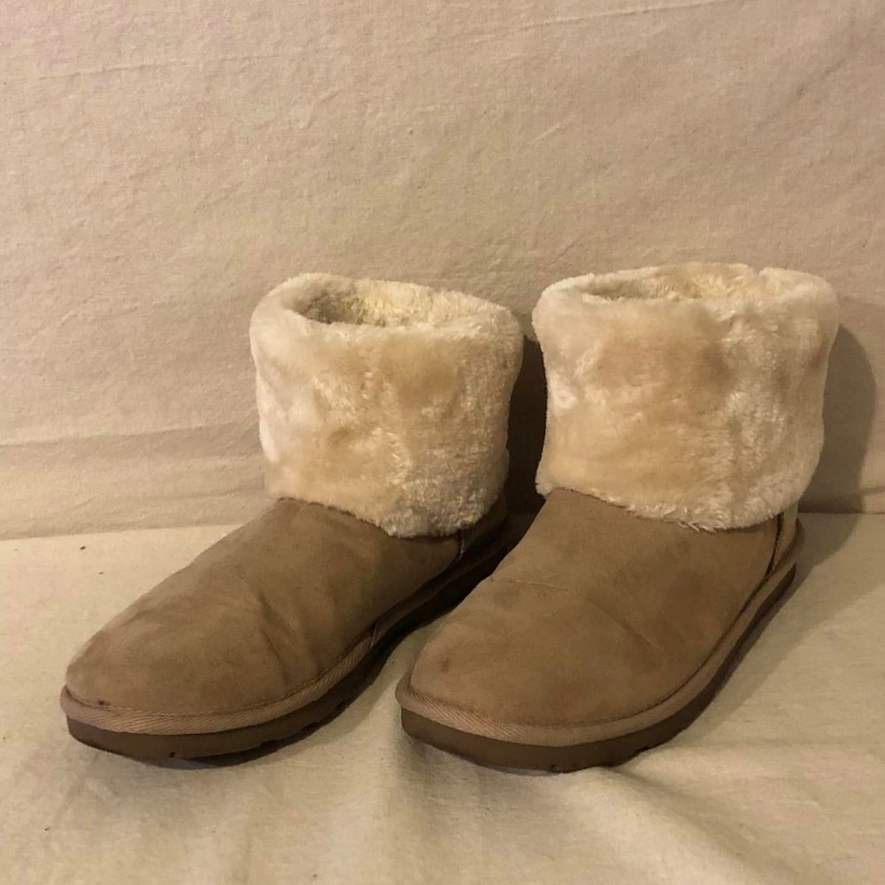 Size 11 Women's Arizona Beige Faux Fur Lined Round Toe Ankle Boots